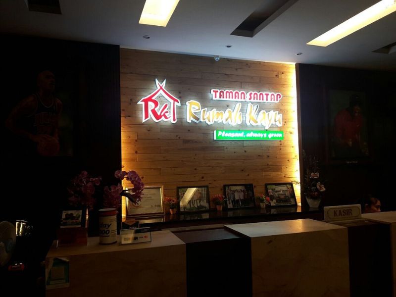 Taman Santap Rumah Kayu