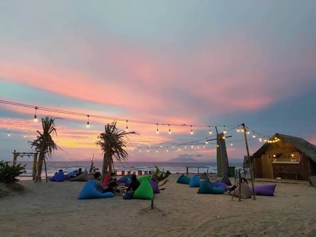 Foto Pantai Kedu Warna di Lampung