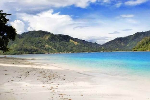 Foto Pantai Pasir Putih di Lampung