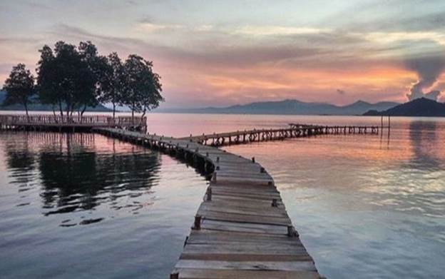 Foto Pantai Dewi Mandapa di Lampung