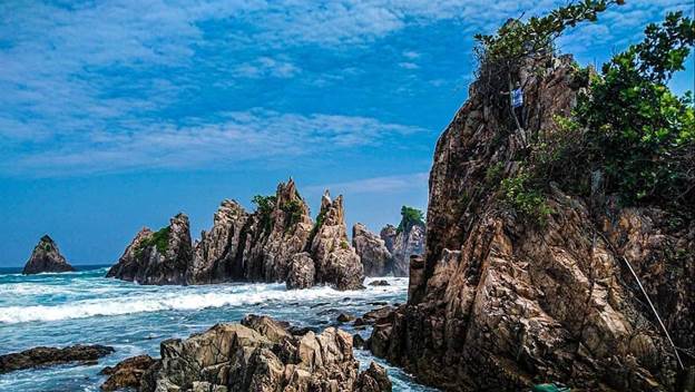 Foto Pantai Gigi Hiu di Lampung