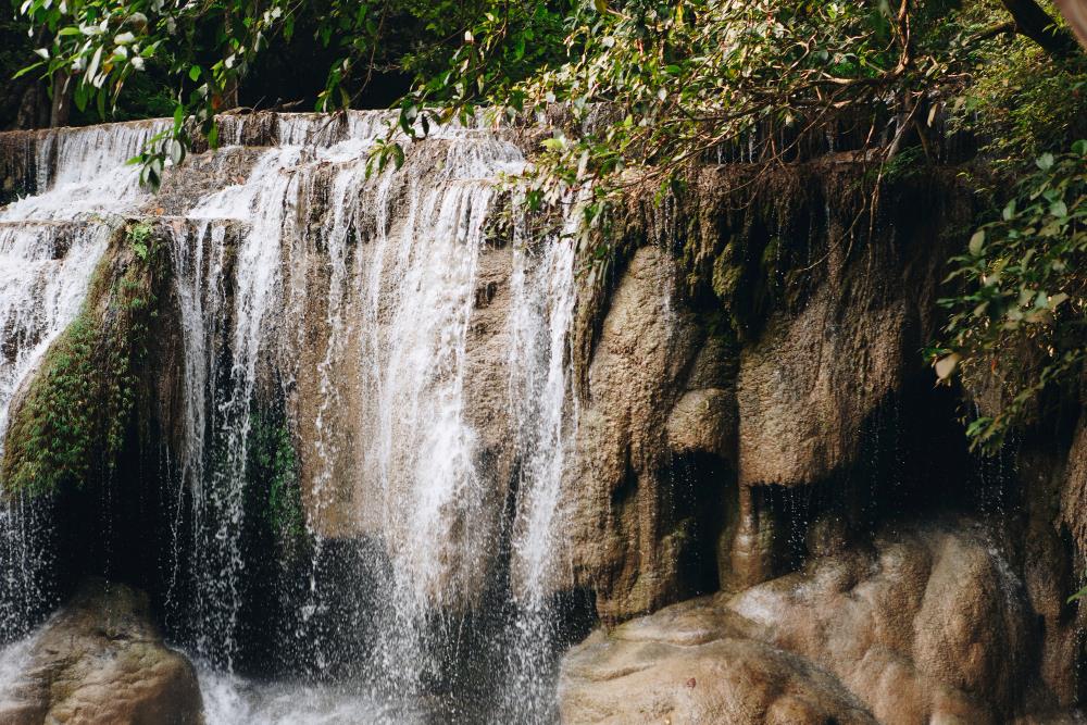 ilustrasi air terjun wisata lampung utara 2025